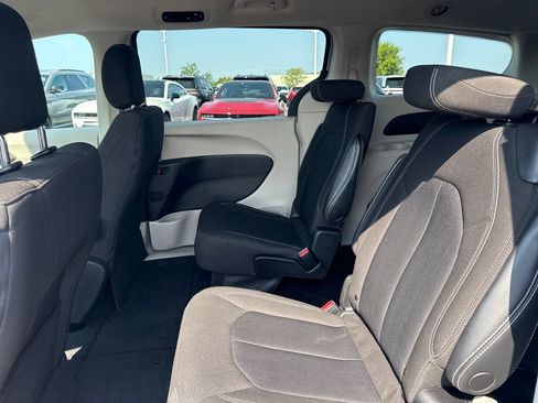 Used 2023 Chrysler Voyager LX FWD image 12