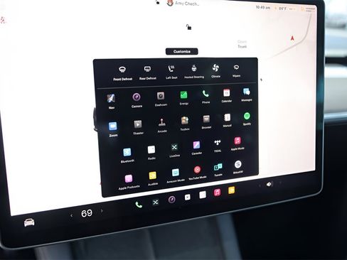 Used 2022 Tesla Model Y Long Range image 16