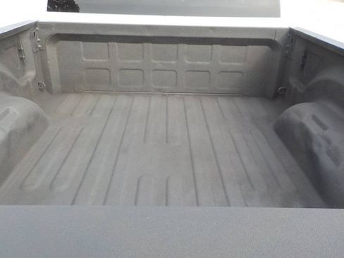 Used 2023 RAM 2500 Tradesman w/ Chrome Appearance Group AWD/4WD image 5