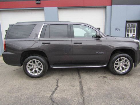 Used 2017 GMC Yukon SLT AWD/4WD image 1