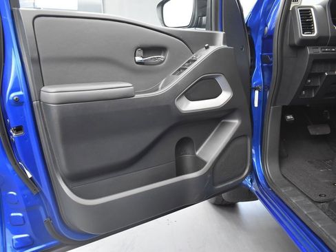 Used 2024 Nissan Frontier SV image 28