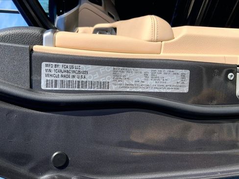 Certified 2024 Jeep Grand Cherokee Limited w/ Luxury Tech Group II image 30