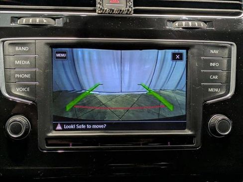 Used 2017 Volkswagen Golf R 4-Door image 15