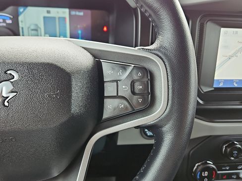 Used 2023 Ford Bronco Badlands image 18