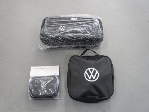 Used 2025 Volkswagen ID. Buzz 1st Edition RWD image 41
