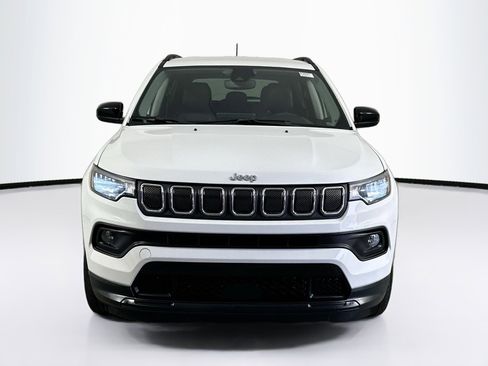 Used 2022 Jeep Compass Latitude image 2