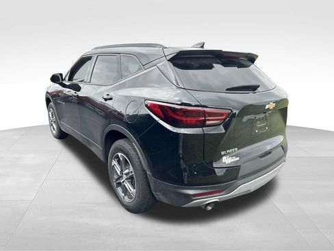 Used 2024 Chevrolet Blazer LT w/ Convenience Package FWD image 3