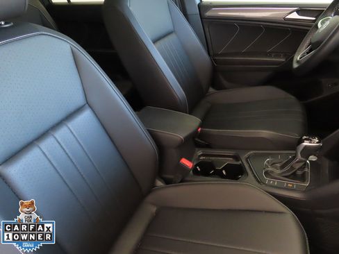 Used 2023 Volkswagen Tiguan SE R-Line image 28