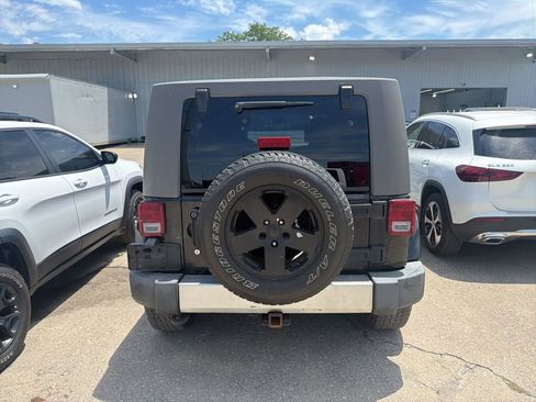 Used 2009 Jeep Wrangler Unlimited Sahara w/ Dual Top Group AWD/4WD image 5
