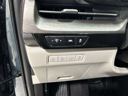 Used 2024 Kia Carnival EX FWD image 15