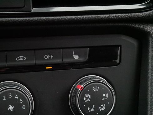 Used 2022 Volkswagen Taos SE image 30