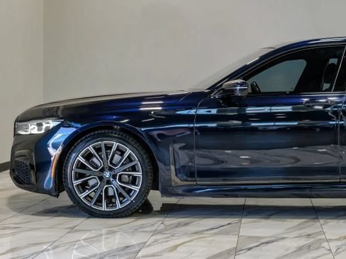 Used 2021 BMW 740i w/ M Sport Package RWD image 17