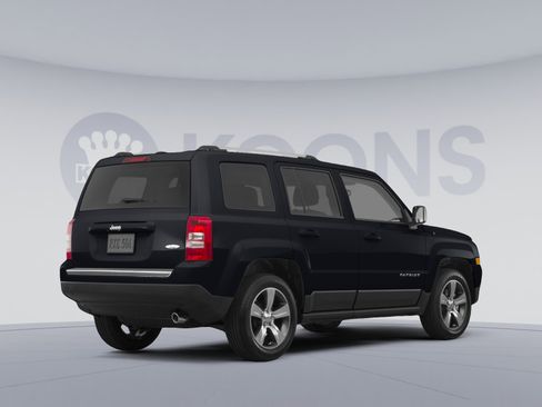 Used 2017 Jeep Patriot Latitude w/ Sun/Sound Group AWD/4WD image 4