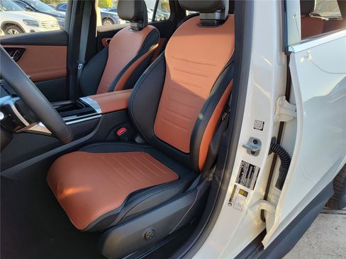 New 2025 Mercedes-Benz GLC 300 4MATIC image 17