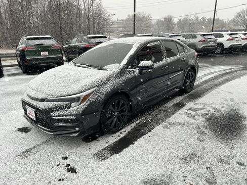 Used 2024 Toyota Corolla SE image 2