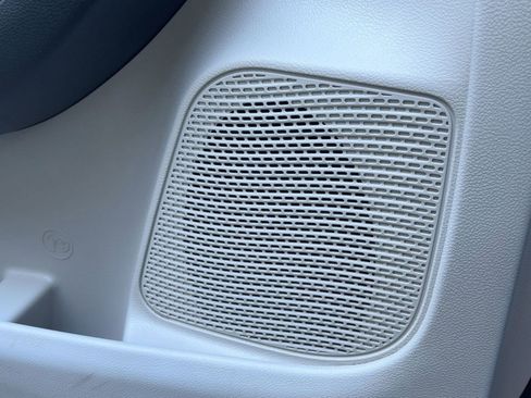 Used 2023 Chrysler Pacifica Touring-L image 19