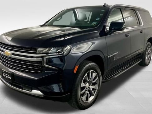 Used 2024 Chevrolet Suburban LT w/ Luxury Package RWD image 4