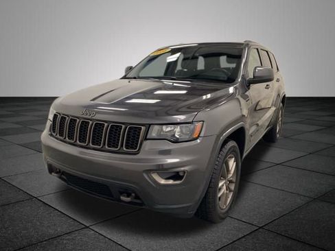 Used 2016 Jeep Grand Cherokee Laredo 75th Anniversary image 3