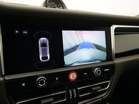 Certified 2023 Porsche Macan image 24