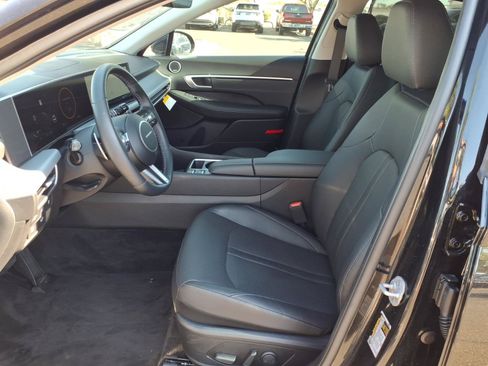 Certified 2025 Hyundai Sonata Limited FWD image 13
