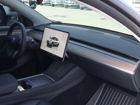 Used 2024 Tesla Model Y Long Range RWD image 36