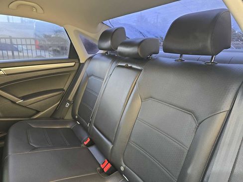 Used 2017 Volkswagen Passat 1.8T R-Line image 12