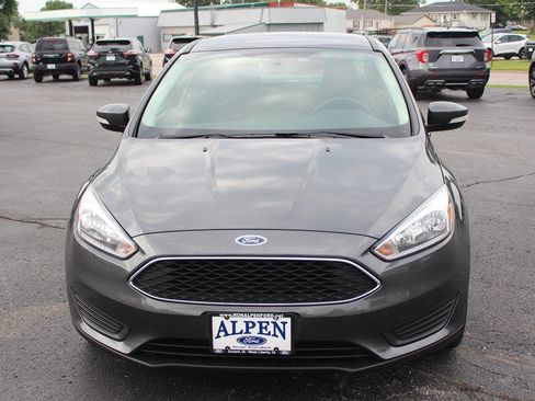 Used 2017 Ford Focus SE w/ Cold Weather Package image 5
