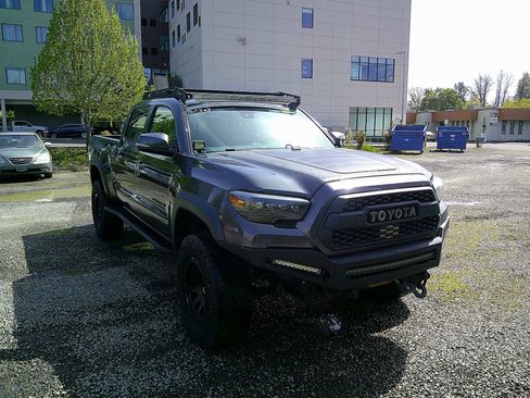 Used 2020 Toyota Tacoma TRD Off-Road w/ TRD Premium Off Road Package image 7