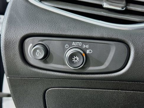 Used 2021 Chevrolet Malibu LT FWD image 17
