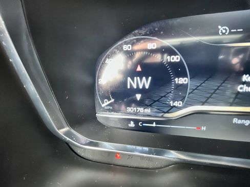 Used 2024 GMC Yukon AT4 AWD/4WD image 12