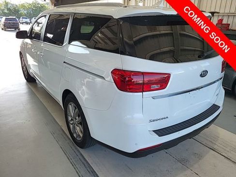 Used 2020 Kia Sedona EX FWD image 2