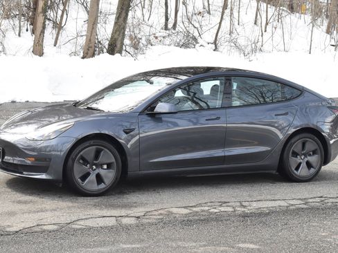 Used 2023 Tesla Model 3 Standard Range image 2