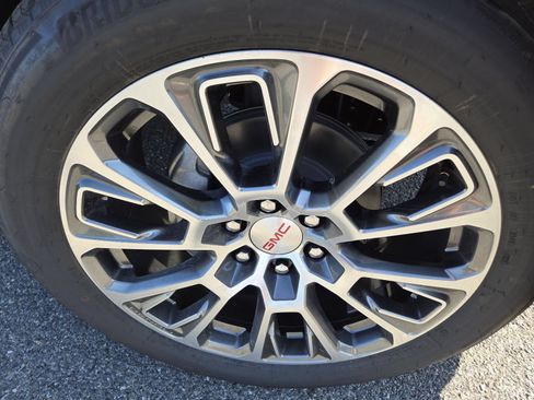 New 2026 GMC Yukon XL Denali w/ LPO, Floor Liner Package AWD/4WD image 16