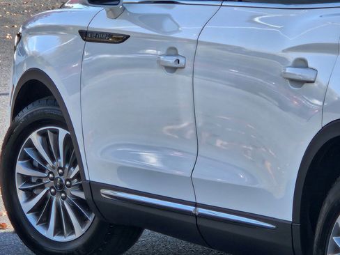 Certified 2022 Lincoln Nautilus AWD w/ Premium Package image 15