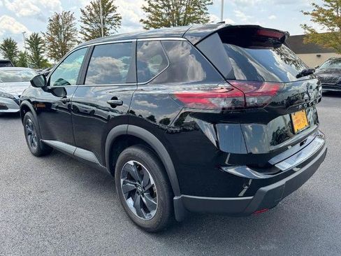Certified 2026 Nissan Rogue SV FWD image 5