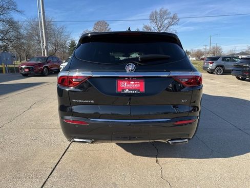 Used 2023 Buick Enclave Essence w/ Sport Touring Edition image 4