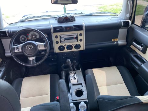 Used 2010 Toyota FJ Cruiser 4WD image 4