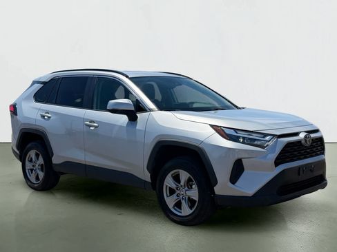Used 2025 Toyota RAV4 XLE AWD/4WD image 5