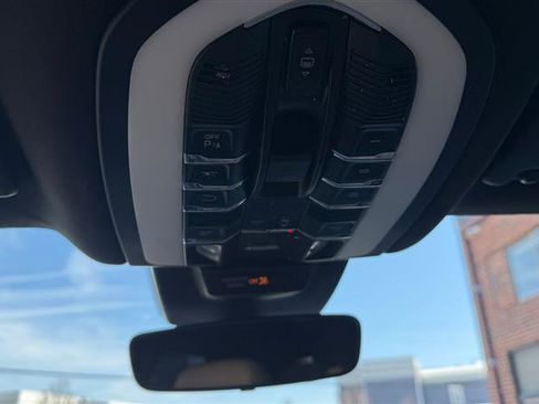 Used 2020 Porsche Macan w/ Premium Package Plus image 26