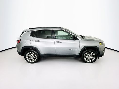 Used 2022 Jeep Compass Latitude AWD/4WD image 10