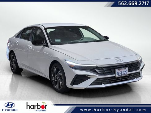 Certified 2025 Hyundai Elantra Sport FWD image 1