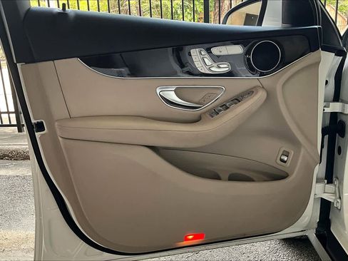 Used 2019 Mercedes-Benz GLC 300 image 21