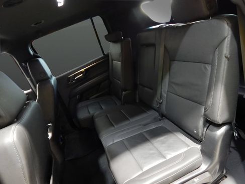 Used 2025 Chevrolet Suburban Z71 AWD/4WD image 19