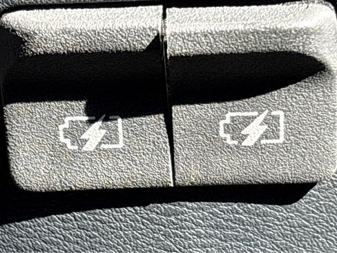 Used 2023 Nissan Kicks S image 27