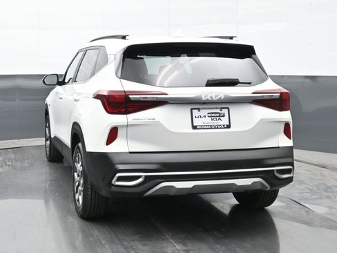 Used 2022 Kia Seltos EX image 7
