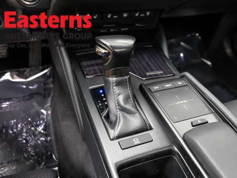 Used 2019 Lexus ES 350 Ultra Luxury w/ Accessory Package FWD image 13