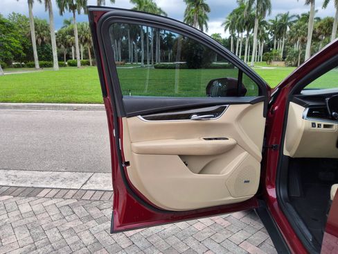 Used 2017 Cadillac XT5 FWD image 9