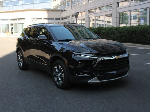 Used 2023 Chevrolet Blazer LT w/ Convenience Package FWD image 1