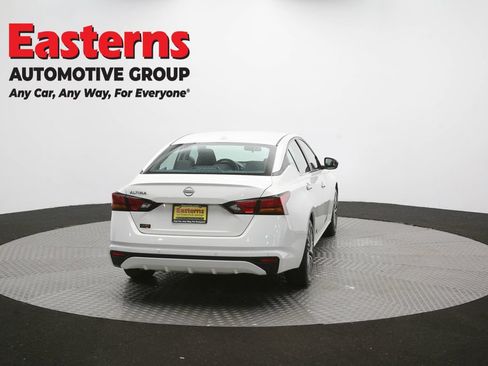 Used 2025 Nissan Altima 2.5 SV FWD image 37