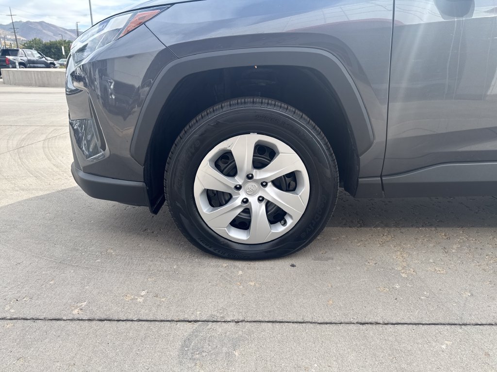 Used 2024 Toyota RAV4 LE AWD/4WD image 27